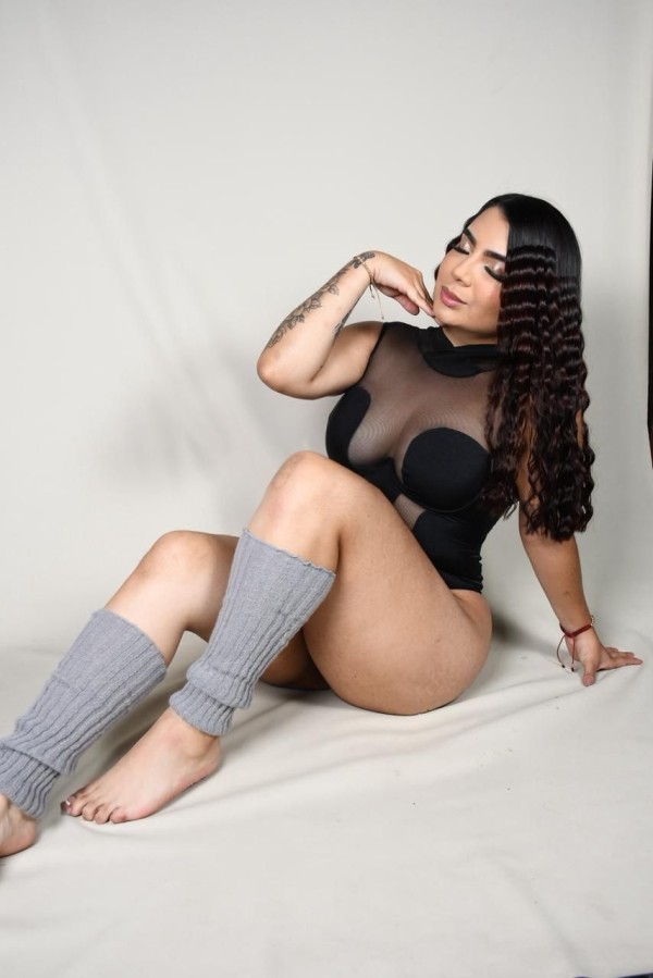 Tres jovencitas dulces y provocadoras en Segovia