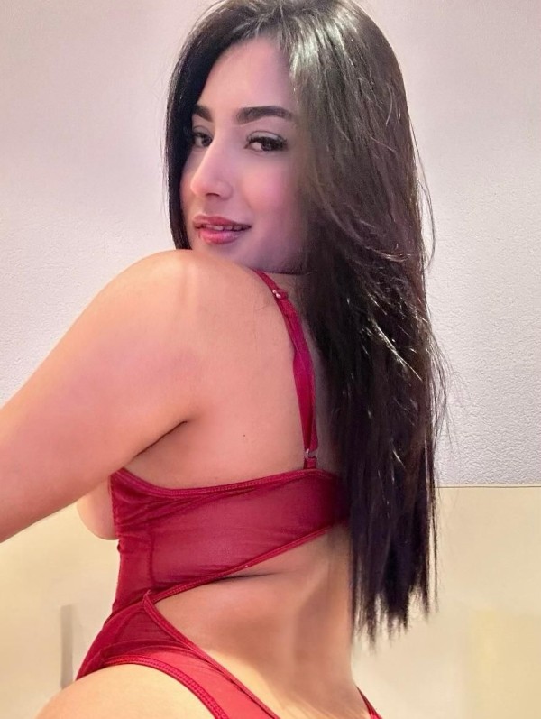 Tres jovencitas dulces y provocadoras en Segovia