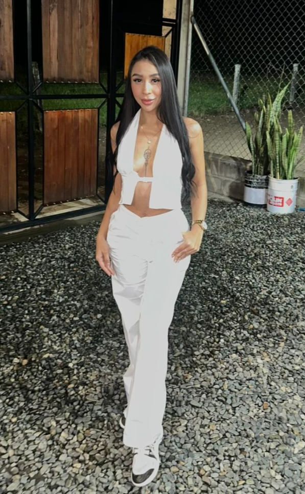 Tres jovencitas dulces y provocadoras en Segovia