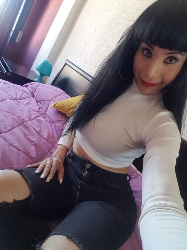 Hermosa trans femenina  experta en masajes