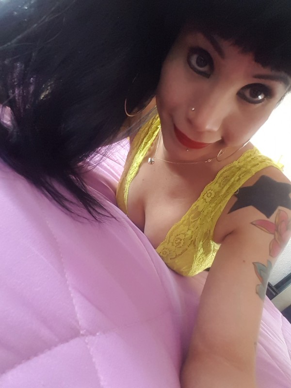Hermosa trans femenina experta en masajes