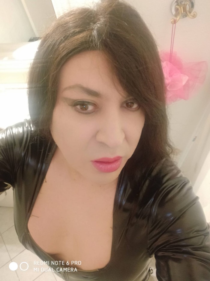 TRANS MUY SEXY MADURA CARIÑOSA EN VIGO