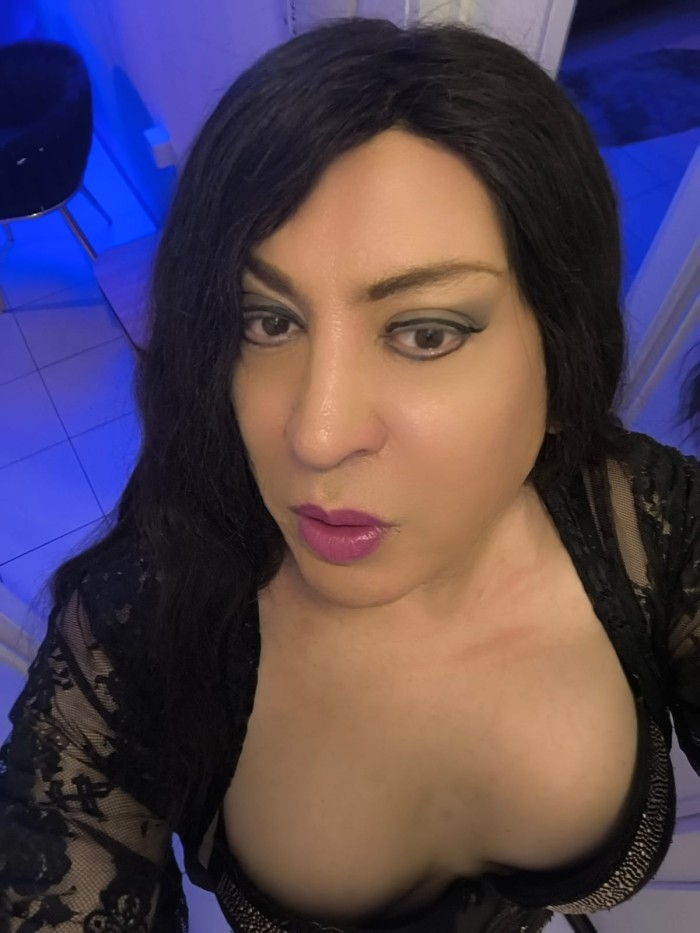 TRANS MUY SEXY MADURA CARIÑOSA EN VIGO