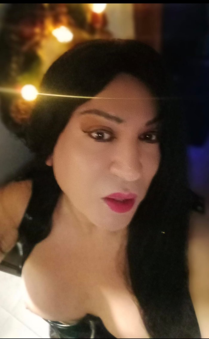 TRANS MUY SEXY MADURA CARIÑOSA EN VIGO