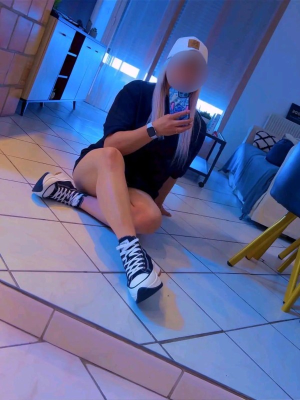 DANIELA 35 años, UNA EXPLOSIÓN DE DESEO Y SENSUALIDAD…