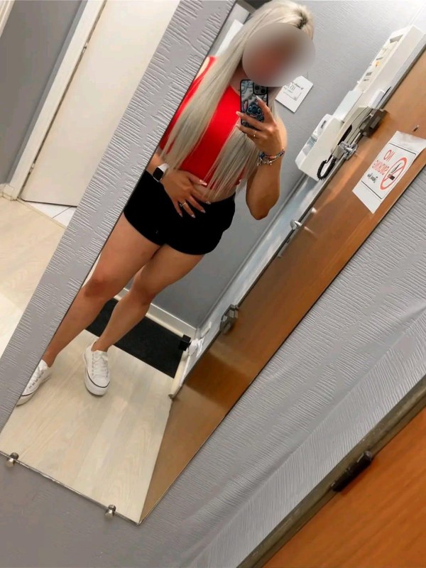 DANIELA 35 años, UNA EXPLOSIÓN DE DESEO Y SENSUALIDAD…