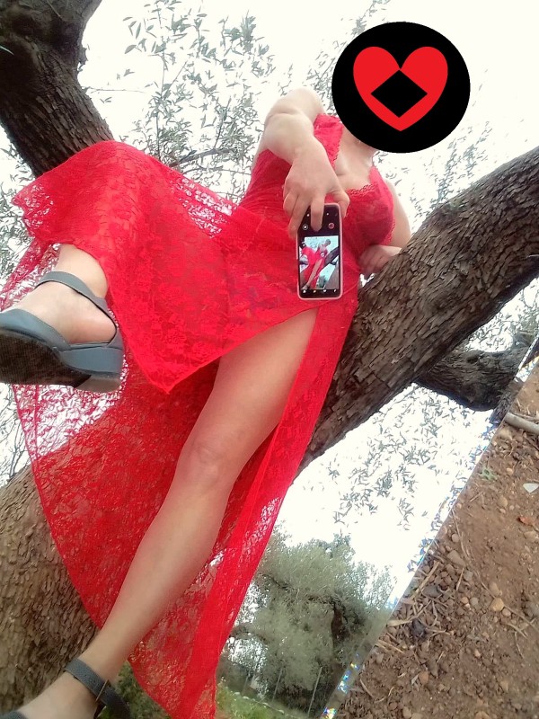 TENGO VIBRADOR PARA USAR MIENTRAS ME MIRAS.