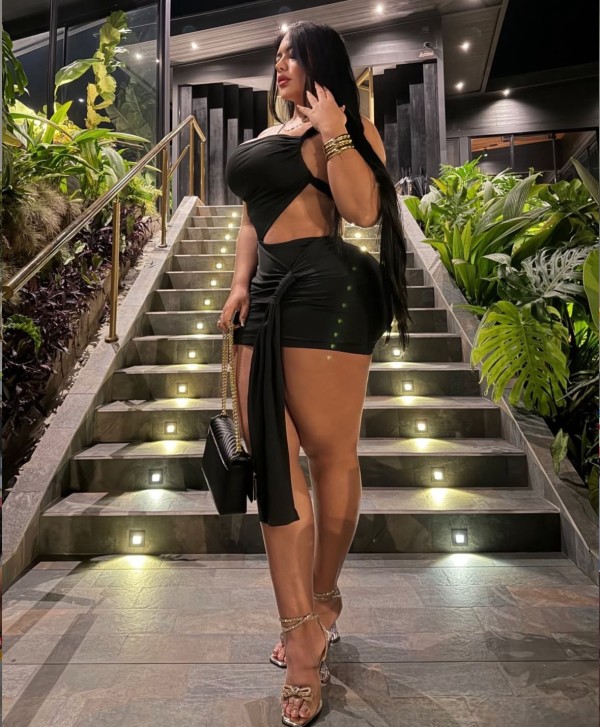 LUNA 28 años, MIRADAS QUE ENCIENDEN TU DESEO…