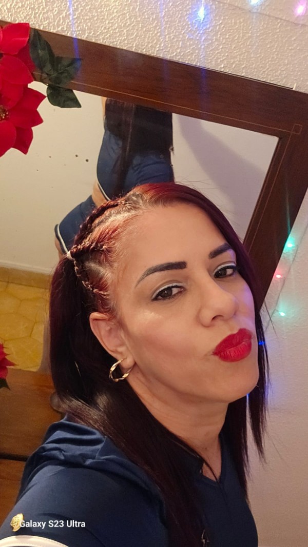 Lorena, hot Colombian babe available 24/7