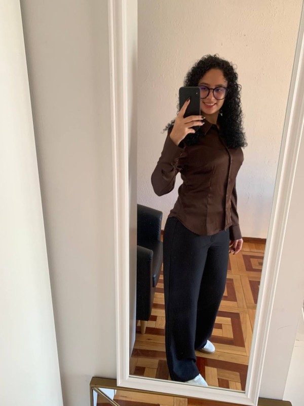 LAURA, LA ARTISTA DEL TOQUE MÁGICO