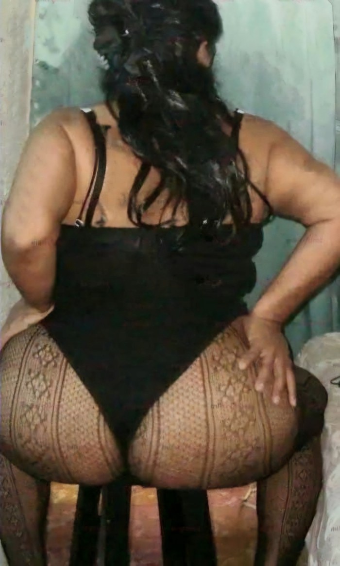 TRANS GORDITA CON GRANDES PECHOS Y MUY FIESTERA