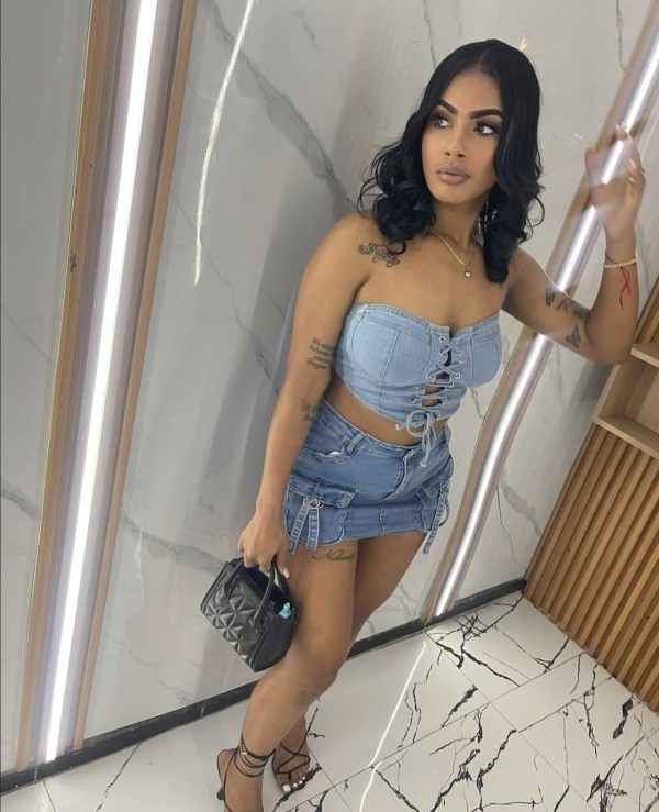 La mejor chupando polla y fiestera al tope con todos los servicios