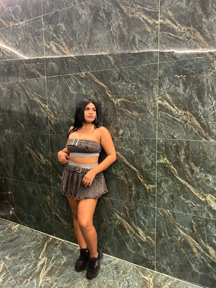 Chica simpática amable y educada