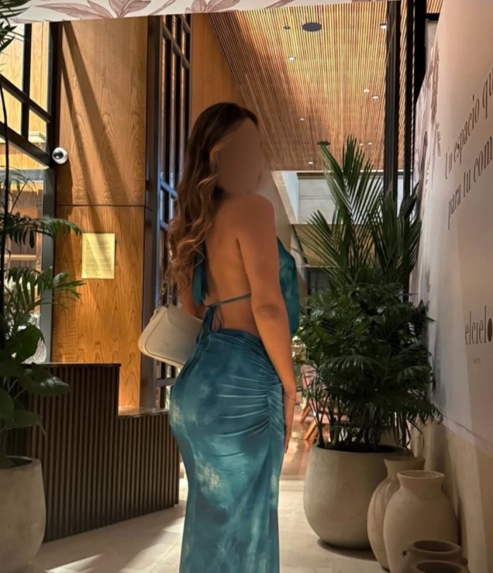 Latina de lujo y elegancia