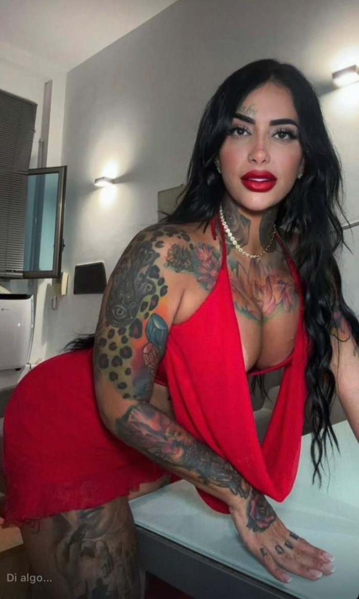 DIVINA,MORBOSA Y CON GANAS DE RELAX