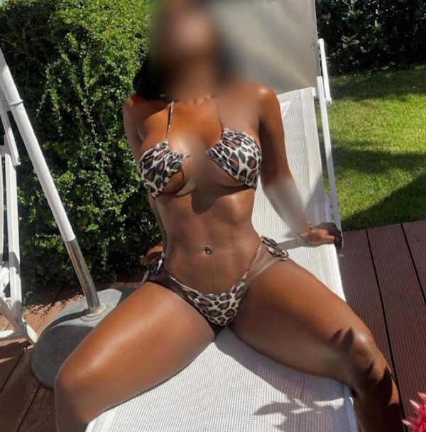 Una negra atrevida ,guapa y muy caliente en Ribadeo
