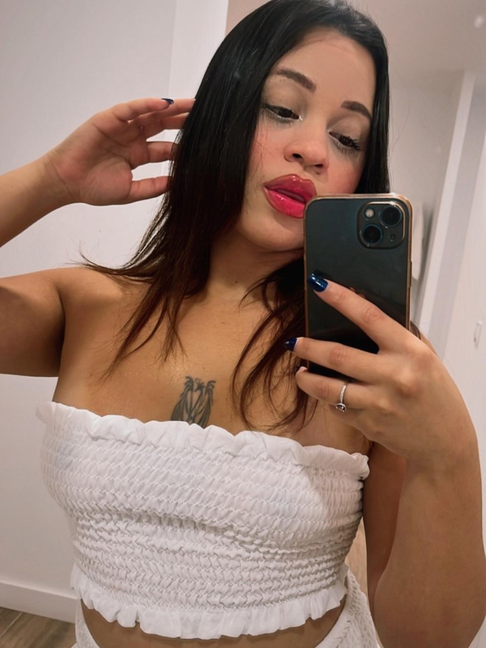 Escort Colombiana 20 años.