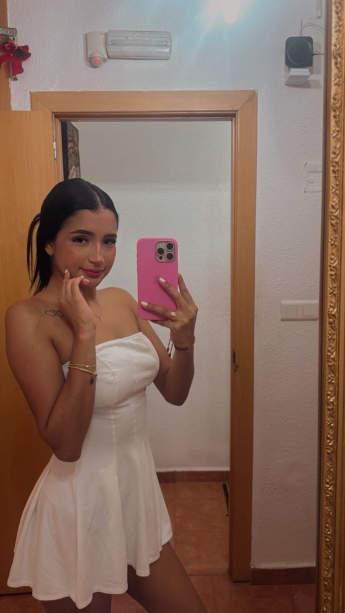 JOVENCITA DELGADA CON EL CHOCHITO APRETADO