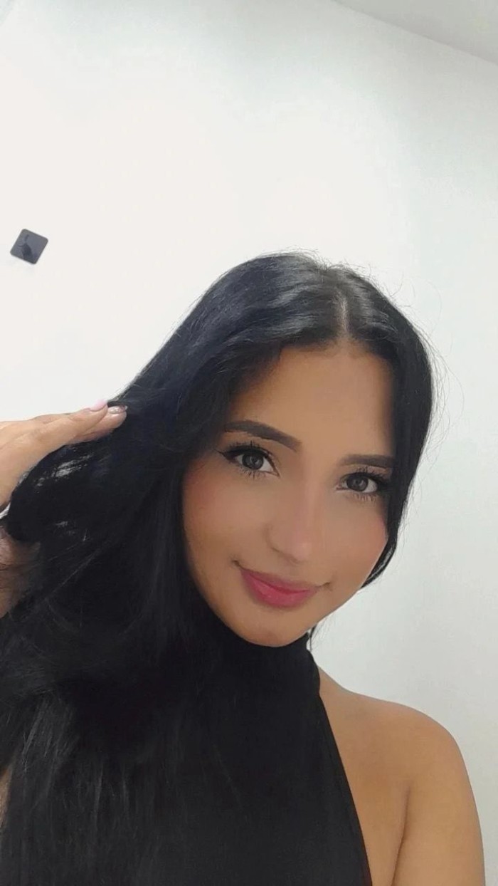 JOVENCITA DELGADA CON EL CHOCHITO APRETADO