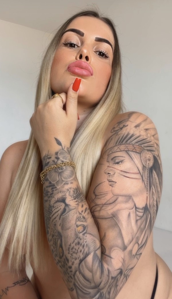 Rubia brasileña do culo grande completa com griego anal