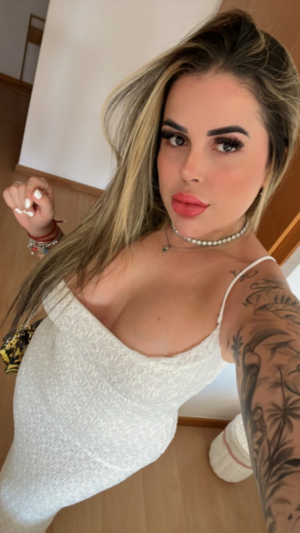Rubia brasileña do culo grande completa com griego anal