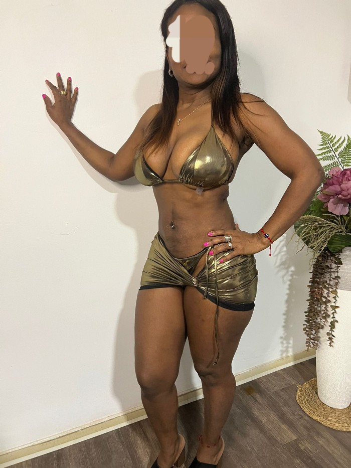 COLOMBIANA CON CURVAS QUE TE HARAN SOÑAR