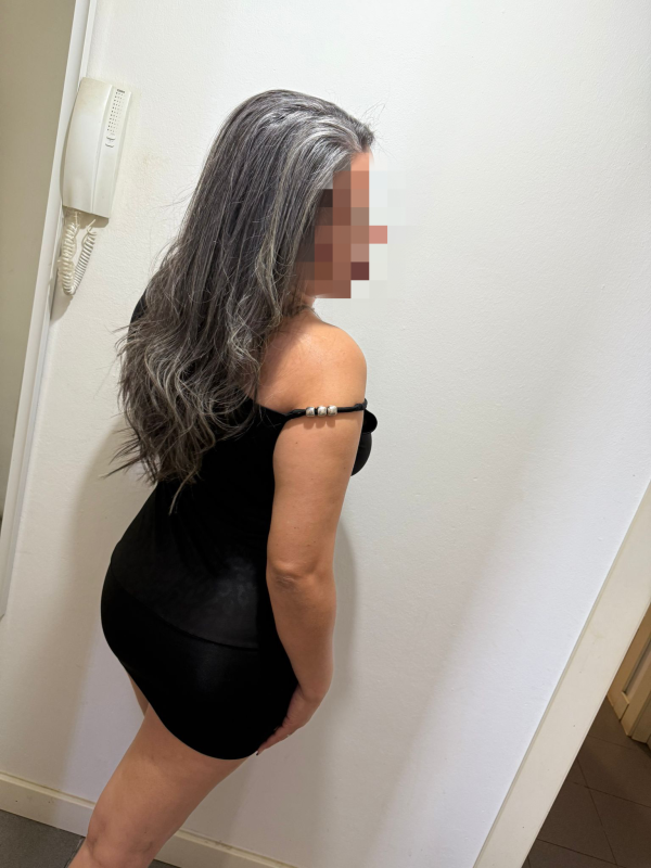 NOVEDAD LIA ARDIENTE BESOS REALES FIESTERA