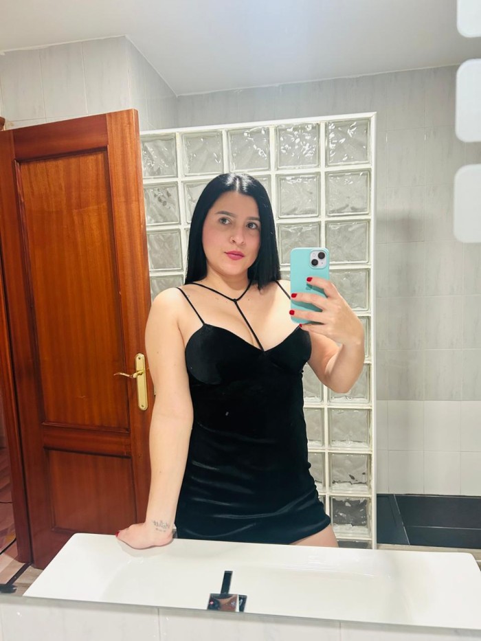 LATINA CALIENTE CON MUCHAS GANAS (VIA JULIA)