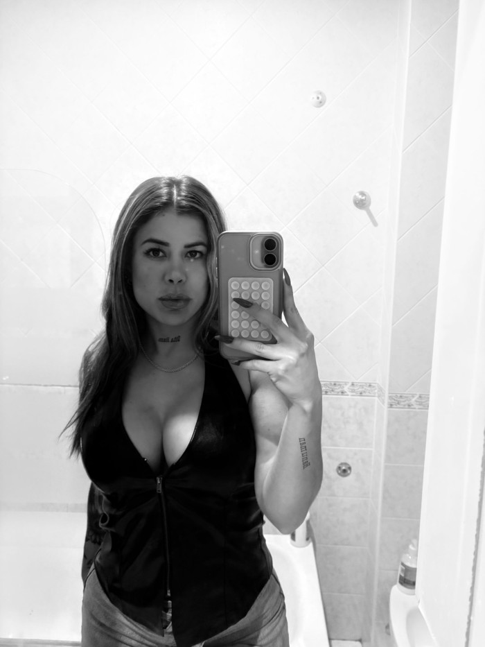 Impresionante chica vip colombiana en Vigo