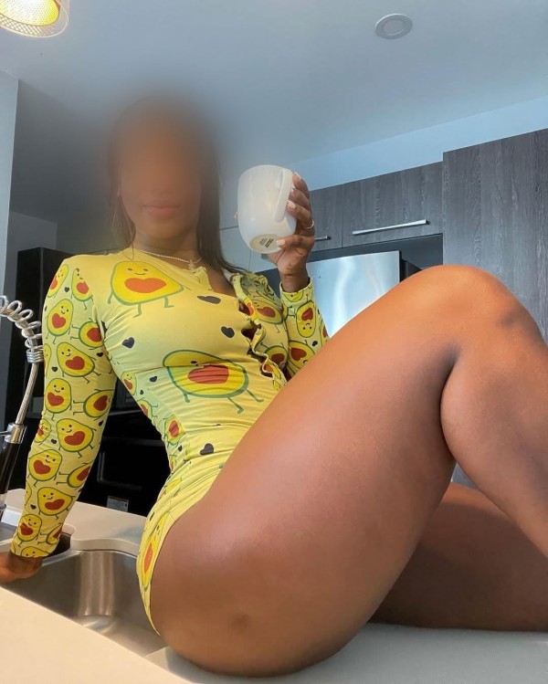 CALIENTE, COMPLETA Y CACHONDA.. TAMBIEN SALIDAS Y VIDEO LLAMADAS