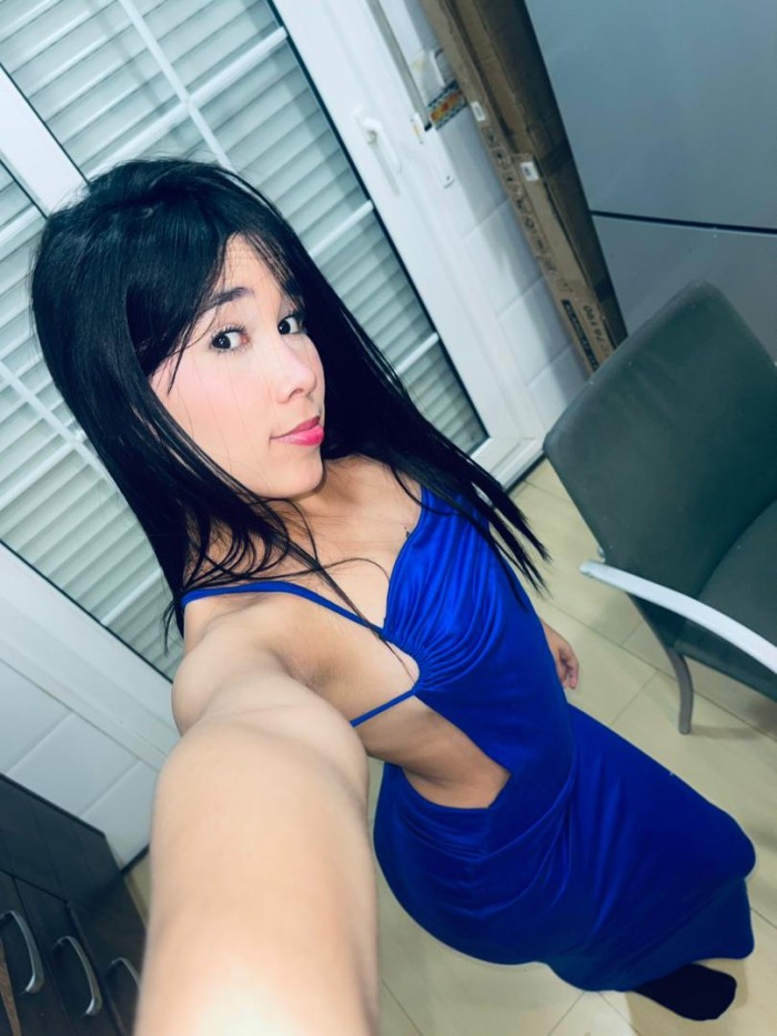 EXOTICA JOVEN ARDIENTE Y MOJADITA