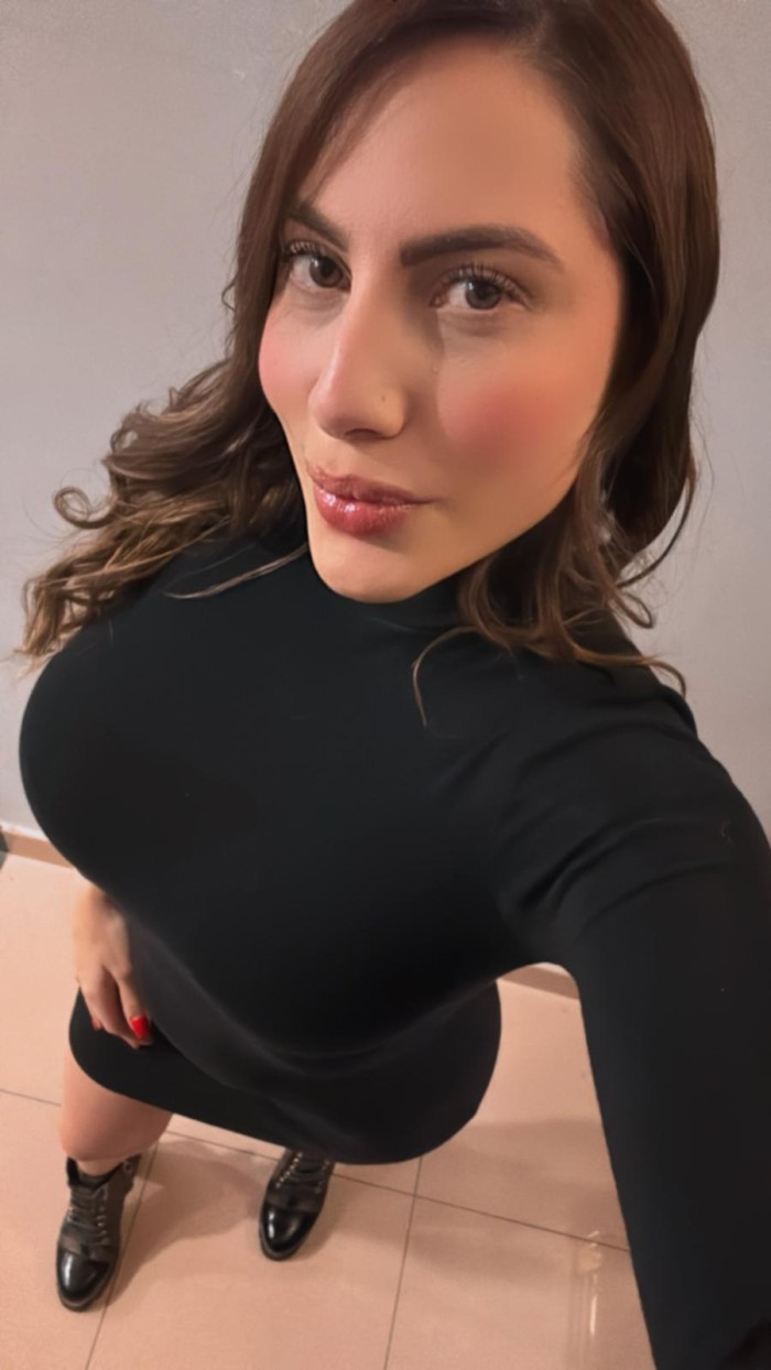 UNA MUJER QUE SEDUCE CON PICARDÍA 670632382