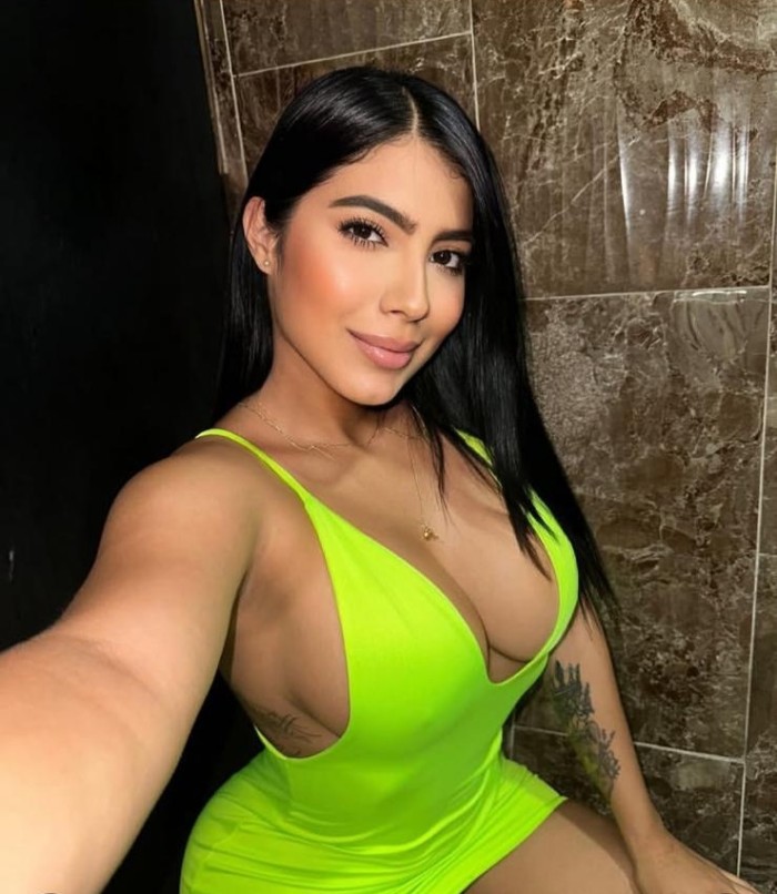 BELLA Y SEXY LATINA UN LUJO A TÚ ALCANCE