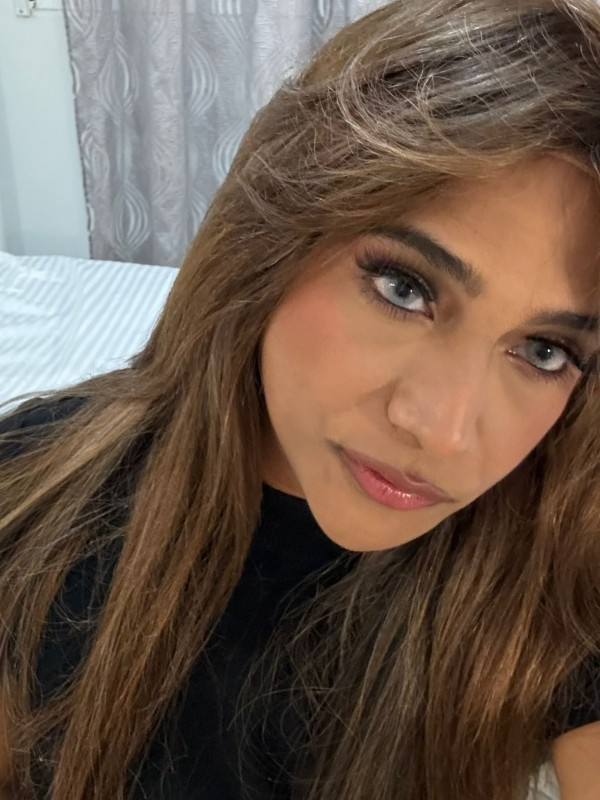 NOVEDAD Chica tras jovencita sexy morena delgada