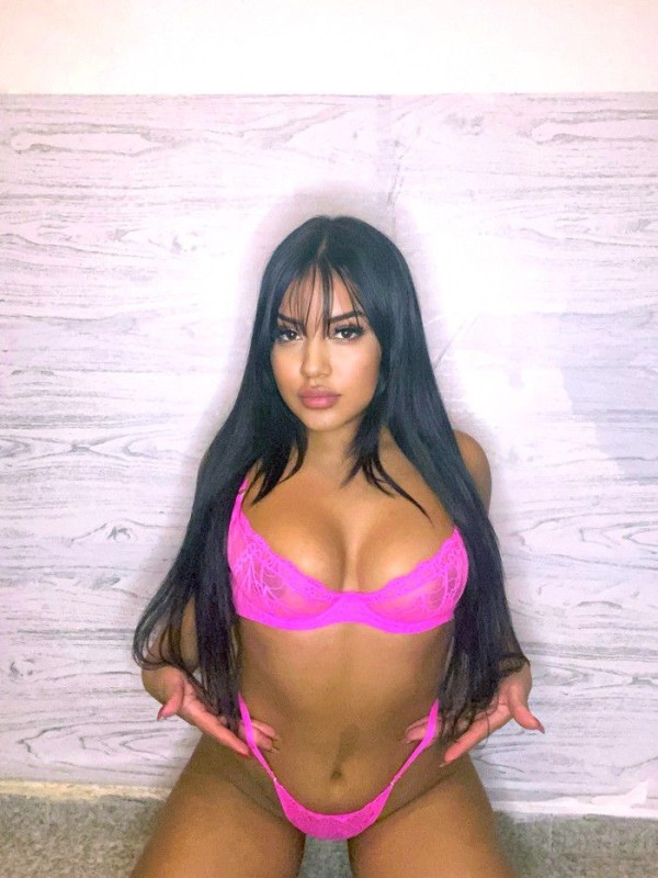 Olivia fiestera simpática y divertida