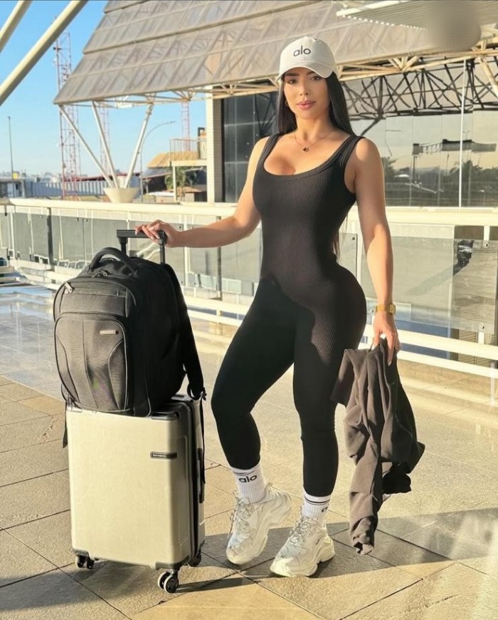 PURA SEDUCCIÓN Y EROTISMO CON BELLEZA LATINA