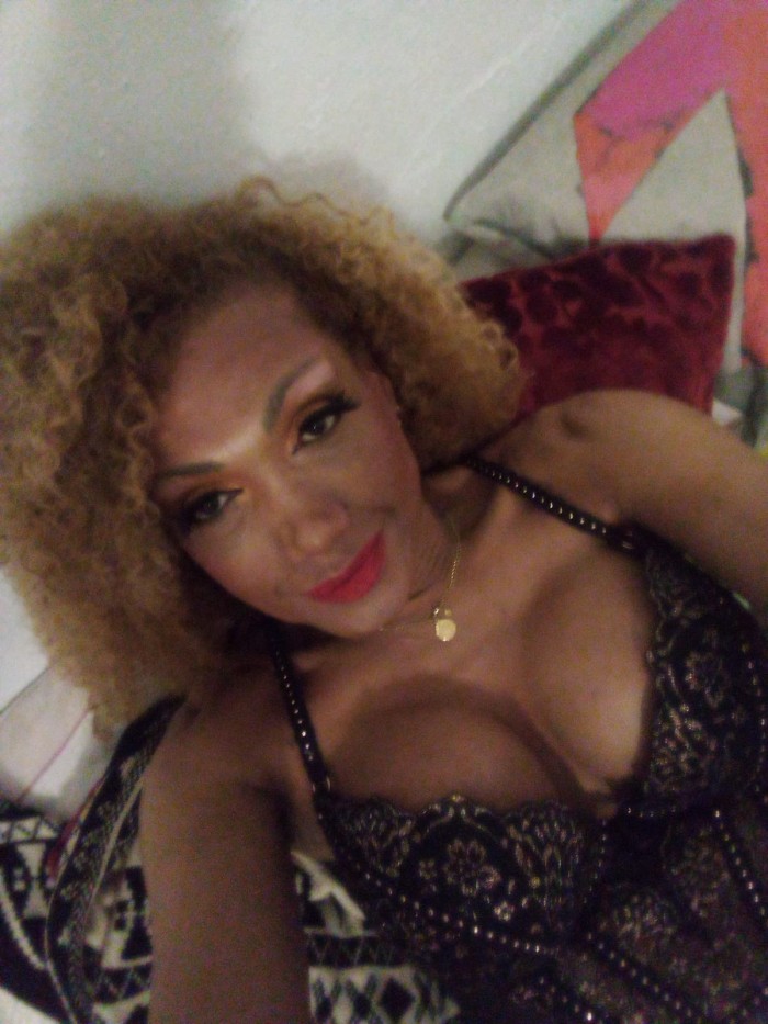 DIOSA DEL BESO NEGRO EXPERTA EN PRINCIPIANTES BLACK KISS QUEEN GRANOLLERS