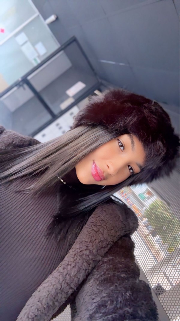 JOVENCITA  MUY MAJA Y SIMPÁTICA