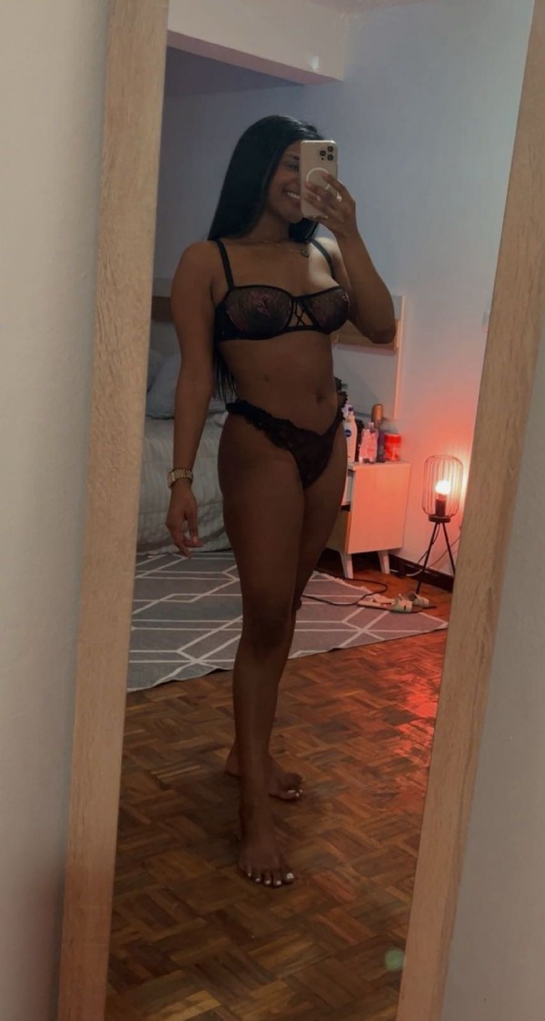 follame en 4 y nalgueame fuerte, frances, 69, en Vigo centro