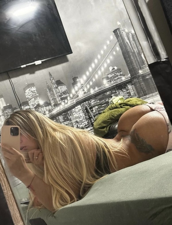 TRANS  FIESTERA PLAZA DE VIGO MAMADORA PROFUNDA DE POLLAS ME GUSTA ANAL