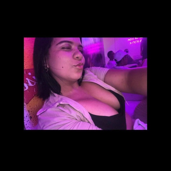 Niñata guapísima colombiana full besos con lengua en Granollers