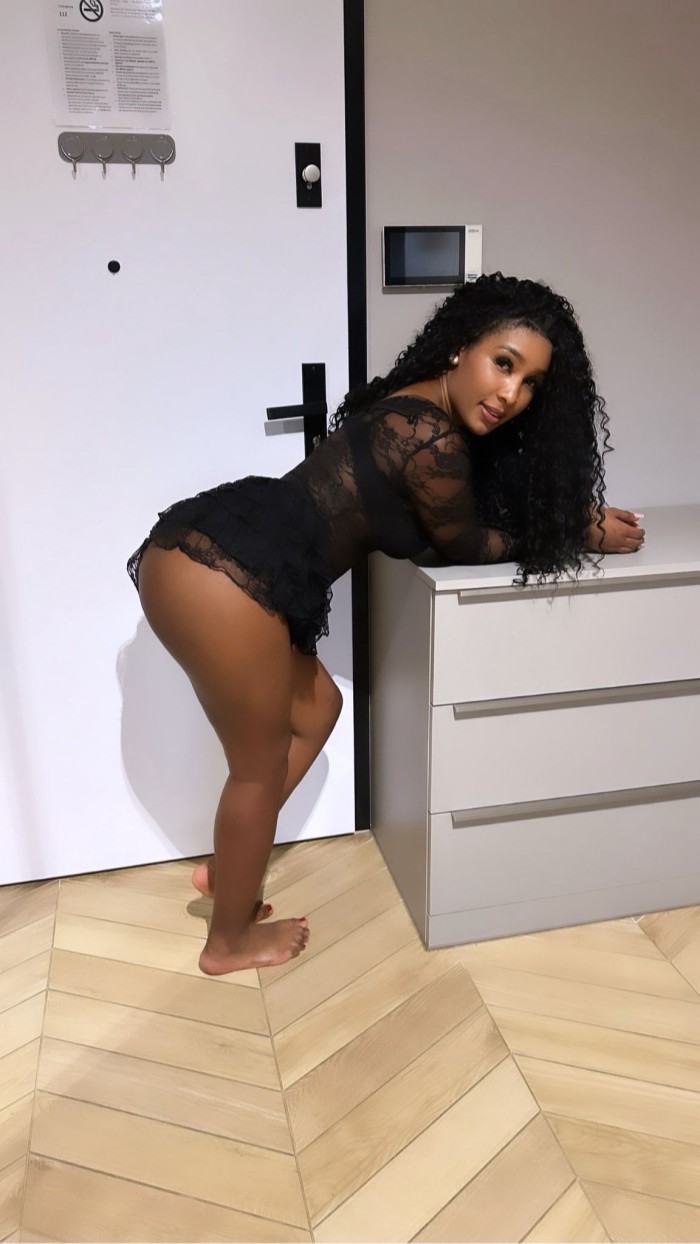 EN CALLE MARTINEZ CATENA BOMBA DE SEXO