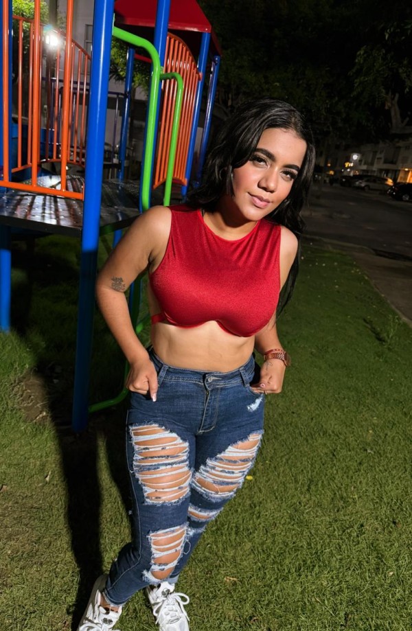 Una chica muy guapa Mia nueva en la ciudad