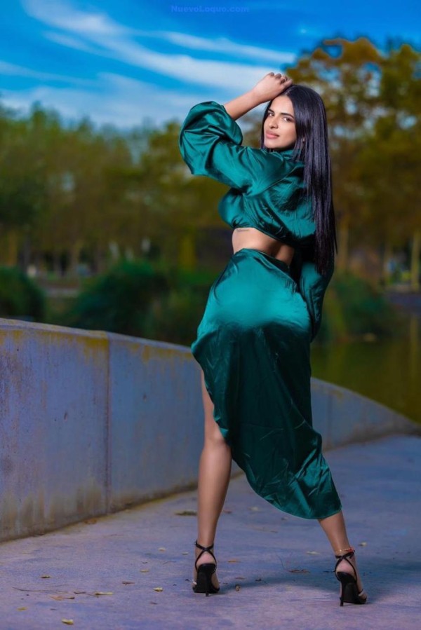 Soy LAURITA,, FOGOSA, JUEGETONA te VOY a ENCANTAR….