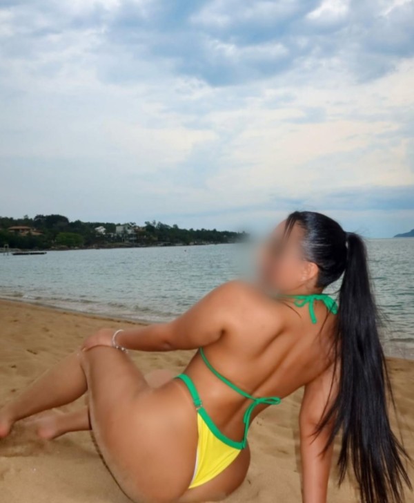 super guarra en la cama