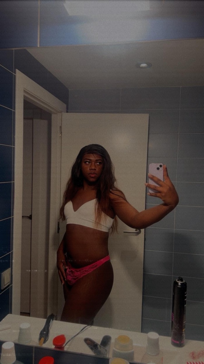 EN L´EIXAMPLE TRANS ARDIENTE DESEOSA DE SEXO