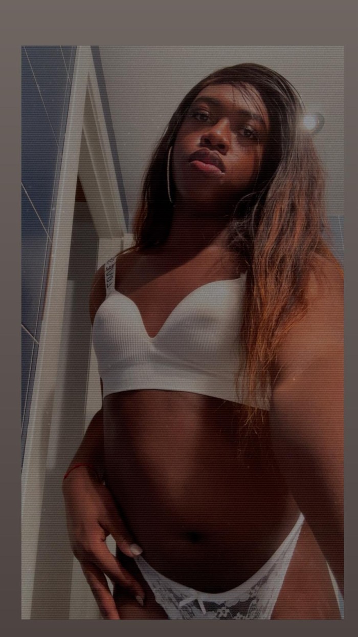 EN L´EIXAMPLE TRANS ARDIENTE DESEOSA DE SEXO