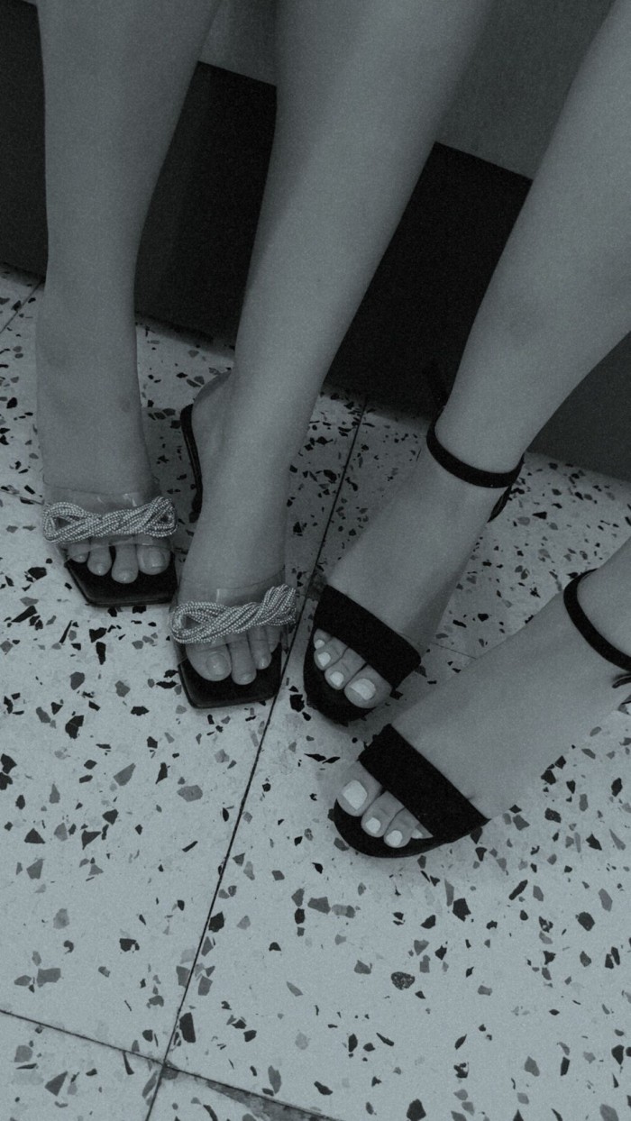 Ven a cumplir tus fantasías con nosotras fuego