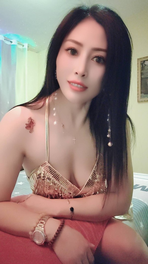 Somos dos amigas oriental china cariñosa guapísima