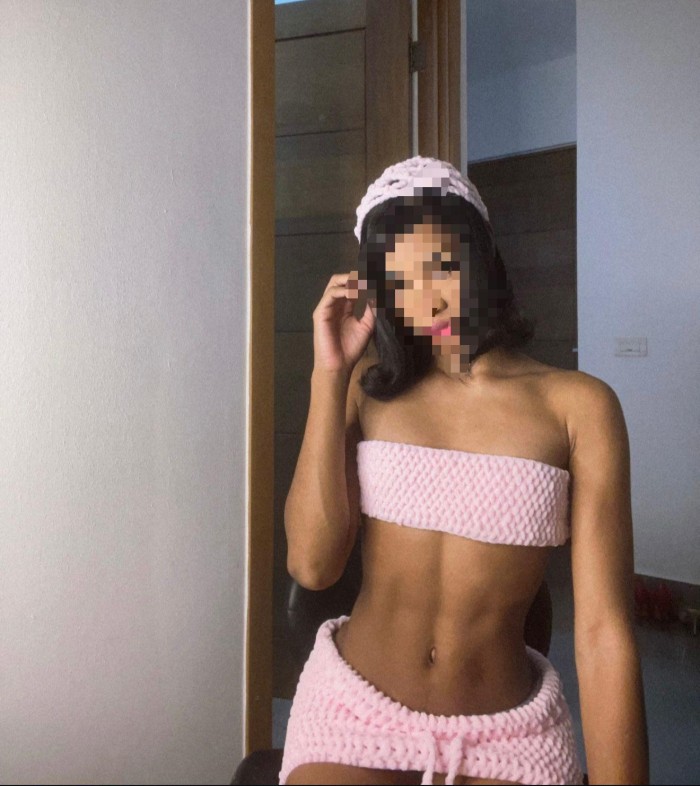 AMIGUITAS COMPLACIENTES ATENTAS LUJURIOSAS